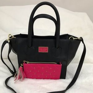 🛍 MUST GO! Betsey Johnson purse w/ heart detail